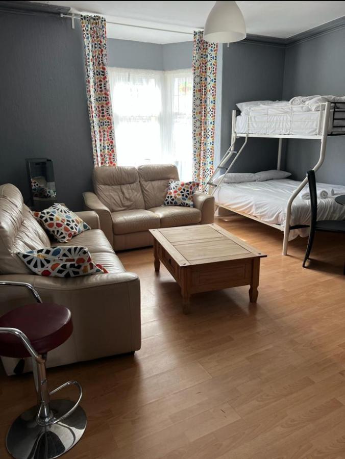 Rhyl Aparthotels Esterno foto